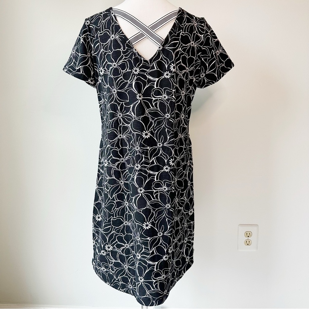T by Talbot’s Women’s UPF 50 Black White Floral Cross Back Cozy Shift Dress, Med - Picture 14 of 16